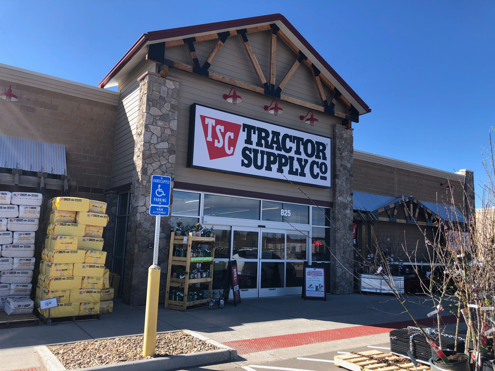 tractor-supply-company-oxford-architecture